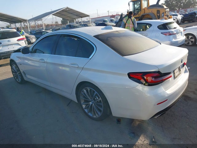 BMW 530e 2022 WBA13AG08NCJ60363 Image 3