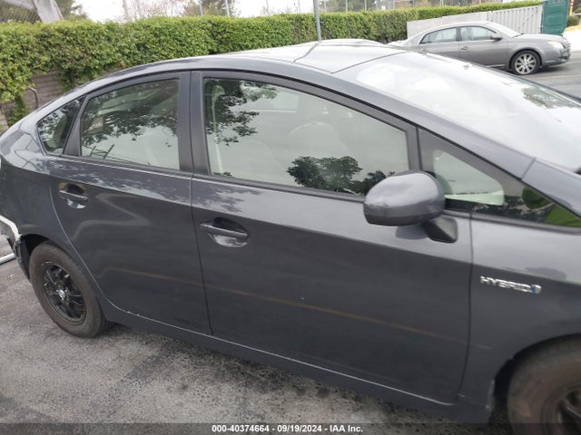 Toyota Prius Two 2015 JTDKN3DU7F0470351 Image 14