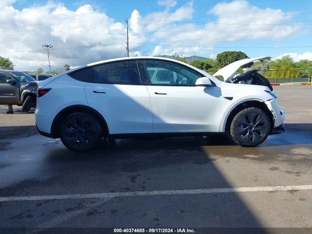 Tesla Model Y 2024 7SAYGDED2RF094899 Image 14