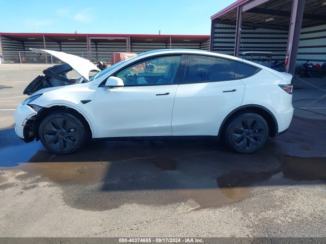 Tesla Model Y 2024 7SAYGDED2RF094899 Image 15