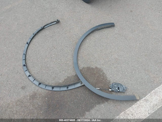 Tesla Model Y 2024 7SAYGDED2RF094899 Image 12