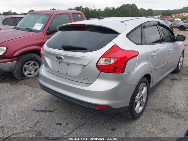 Ford FOCUS SE 2014 1FADP3K2XEL416386 Image 4