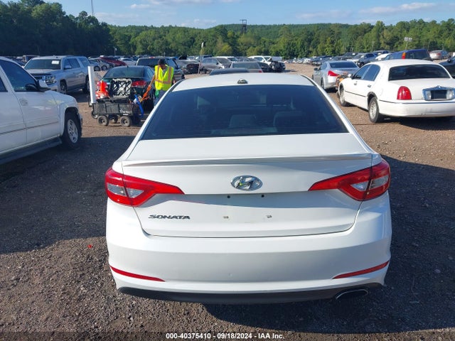 Hyundai SONATA SE 2015 5NPE24AF5FH105588 Image 16