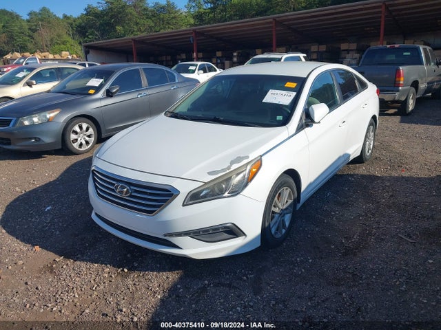 Hyundai SONATA SE 2015 5NPE24AF5FH105588 Image 2