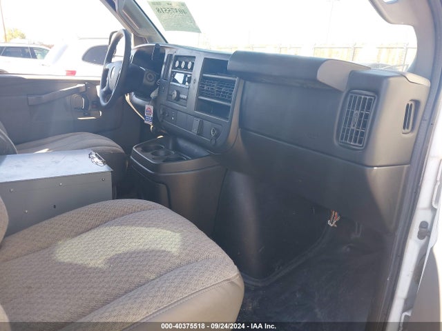 Chevrolet Express 2500 Work Van 2016 1GCWGAFF8G1269438 Image 5