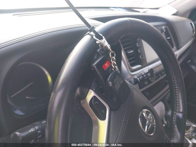 Toyota Highlander Xle 2017 5TDJZRFH4HS418968 Image 11