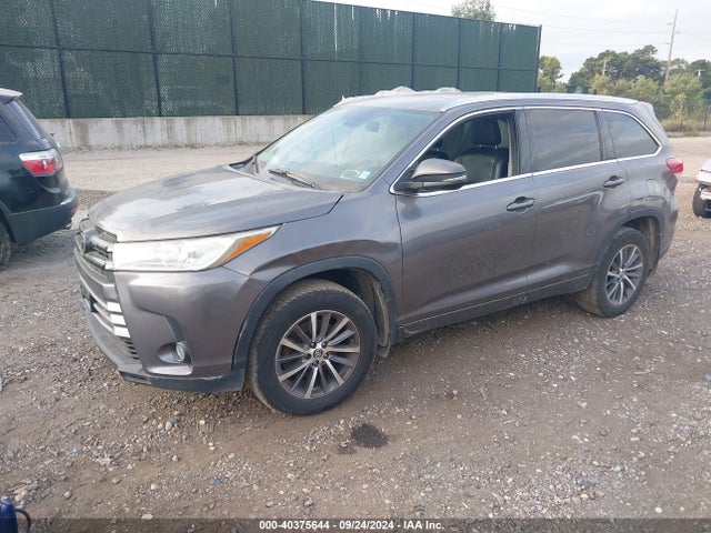Toyota Highlander Xle 2017 5TDJZRFH4HS418968 Image 2
