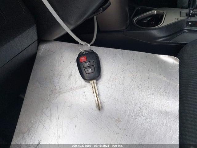 Toyota RAV4 LE 2018 JTMZFREV0JD115688 Image 11