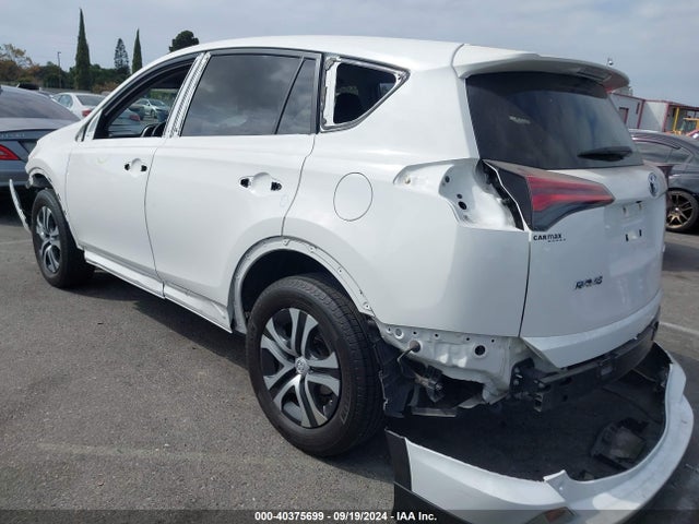 Toyota RAV4 LE 2018 JTMZFREV0JD115688 Image 3