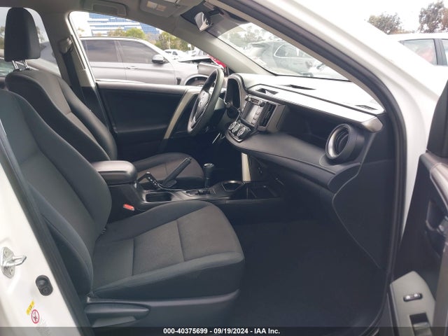 Toyota RAV4 LE 2018 JTMZFREV0JD115688 Image 5