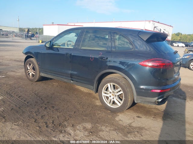 2016 PORSCHE CAYENNE WP1AA2A27GKA11197 Photo 2