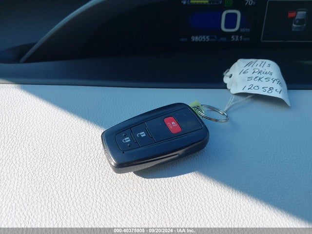 Toyota Prius Two Eco 2016 JTDKARFU1G3023820 Image 11