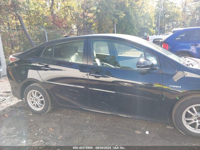 Toyota Prius Two Eco 2016 JTDKARFU1G3023820 Image 13