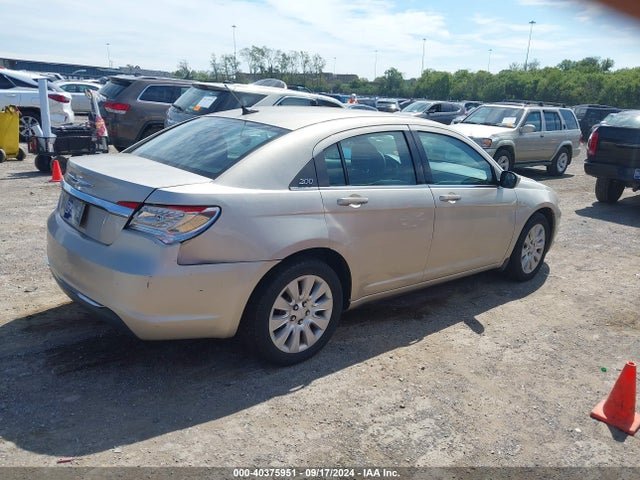 2013 Chrysler 200 Lx მანქანა იყიდება აუქციონზე, vin: 1C3CCBAB3DN760811, აუქციონის ნომერი: 40375951