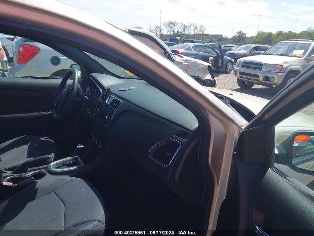 2013 Chrysler 200 Lx მანქანა იყიდება აუქციონზე, vin: 1C3CCBAB3DN760811, აუქციონის ნომერი: 40375951