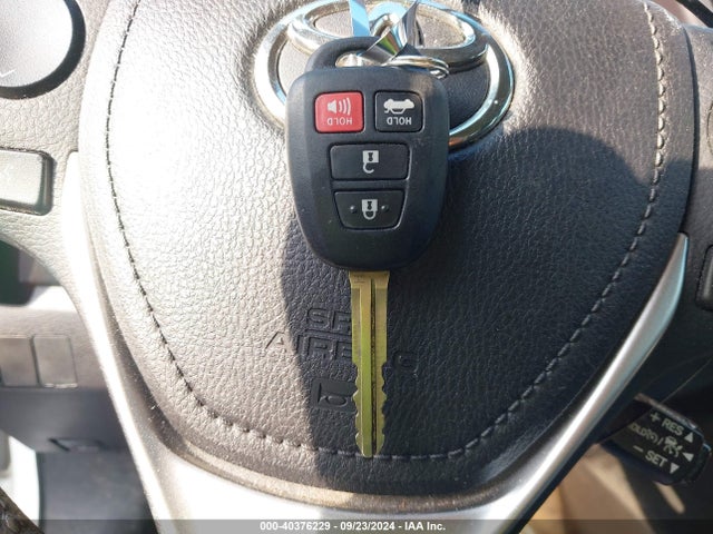 Toyota COROLLA SE 2018 5YFBURHE5JP805808 Image 11