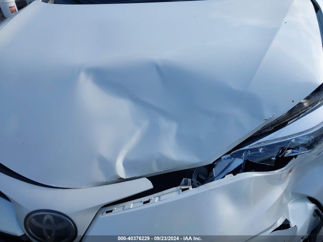 Toyota COROLLA SE 2018 5YFBURHE5JP805808 Image 17
