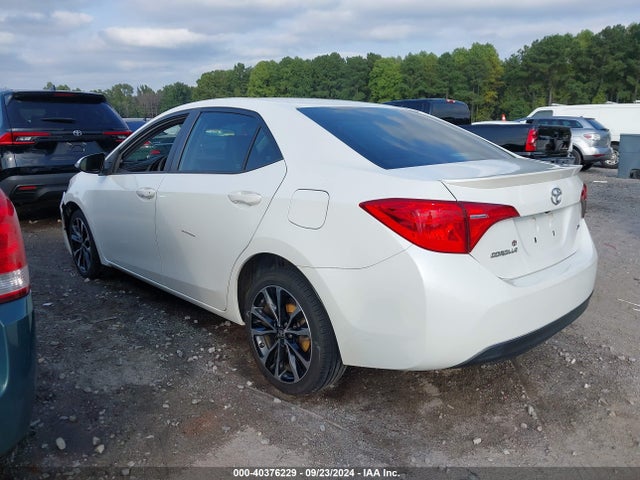 Toyota COROLLA SE 2018 5YFBURHE5JP805808 Image 3