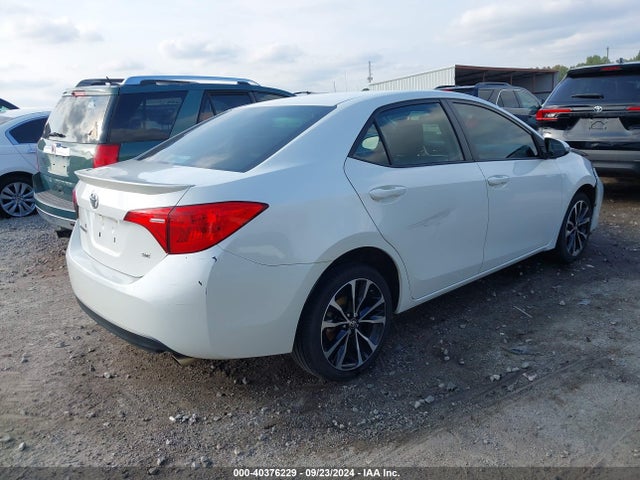 Toyota COROLLA SE 2018 5YFBURHE5JP805808 Image 4