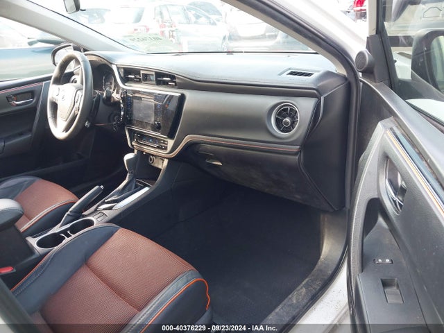Toyota COROLLA SE 2018 5YFBURHE5JP805808 Image 5