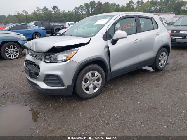 Chevrolet TRAX LS 2018 KL7CJKSB0JB614098 Image 2
