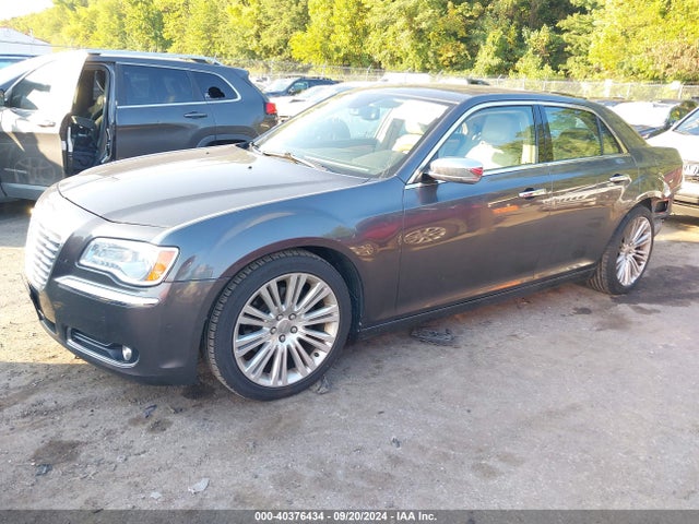 Chrysler 300C 2014 2C3CCAET4EH336920 Image 2