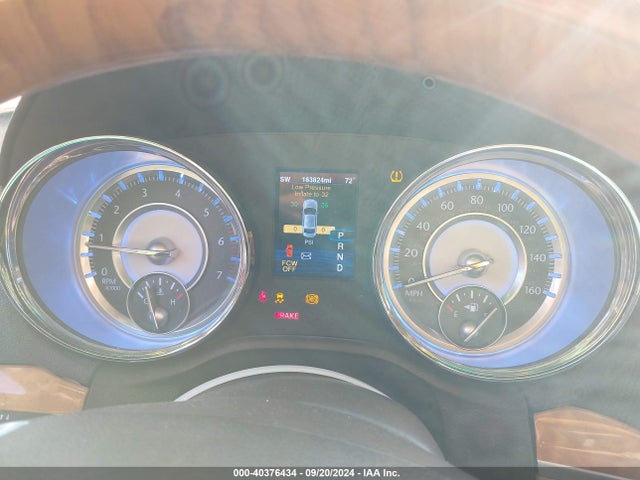 Chrysler 300C 2014 2C3CCAET4EH336920 Image 7