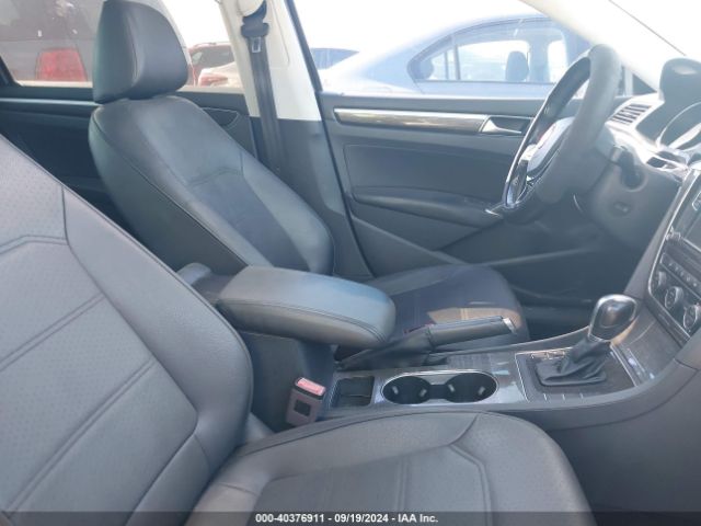 1VWBA7A37JC014188 Volkswagen Passat 2.0t Se