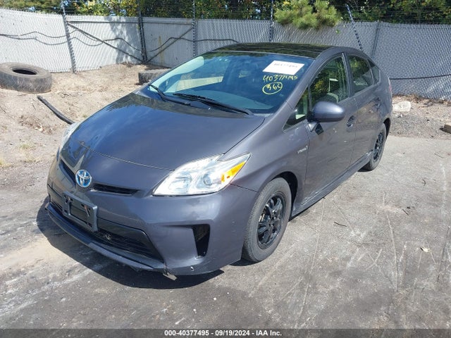 Toyota Prius Three 2015 JTDKN3DU4F0450395 Image 2