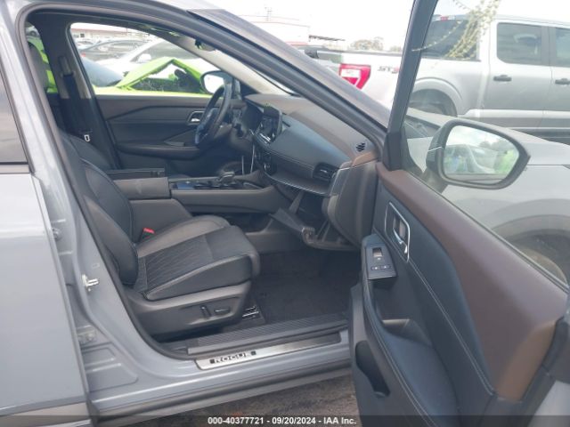 JN8BT3DC0NW118824 Nissan Rogue Platinum Fwd
