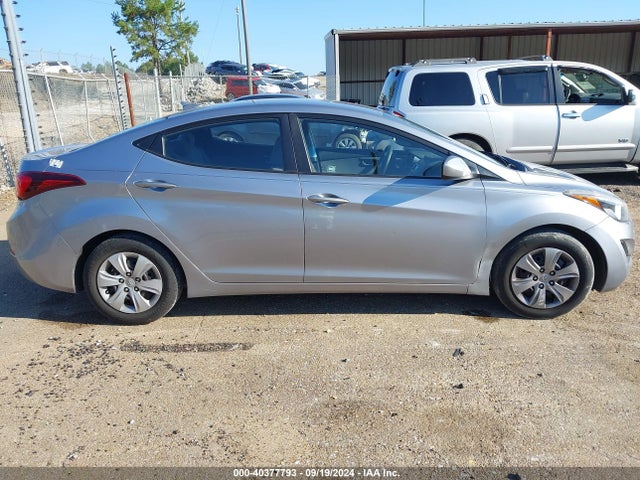 Hyundai ELANTRA SE 2016 5NPDH4AE3GH704203 Image 13