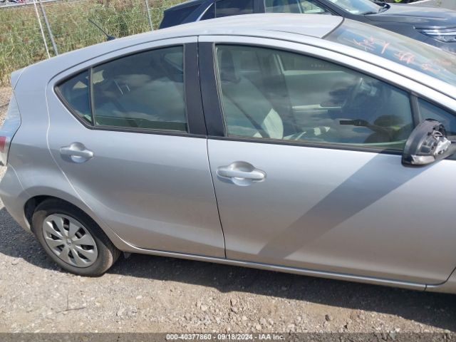 JTDKDTB37E1072031 Toyota Prius C One