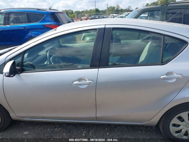JTDKDTB37E1072031 Toyota Prius C One