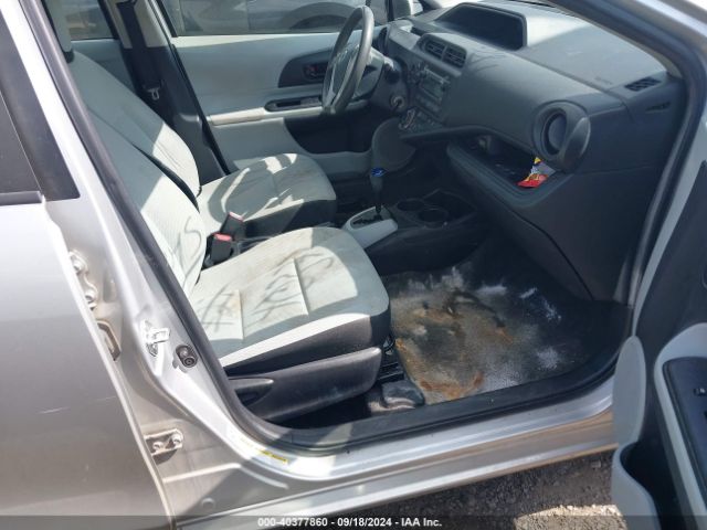 JTDKDTB37E1072031 Toyota Prius C One