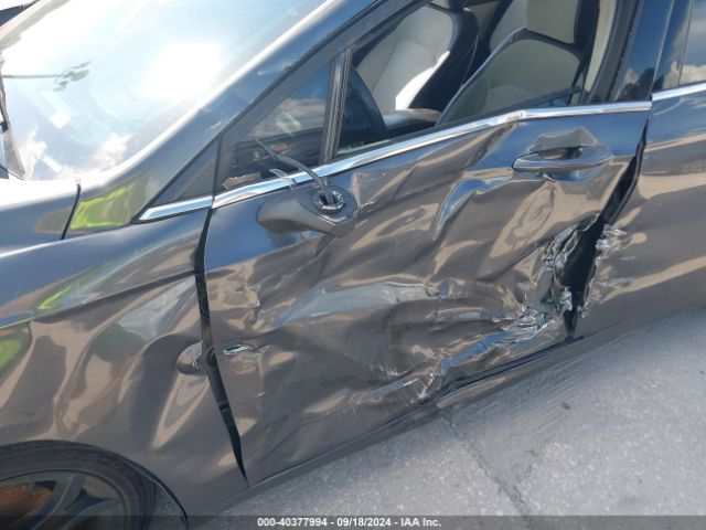3FA6P0HD5LR247411 Ford FUSION SE