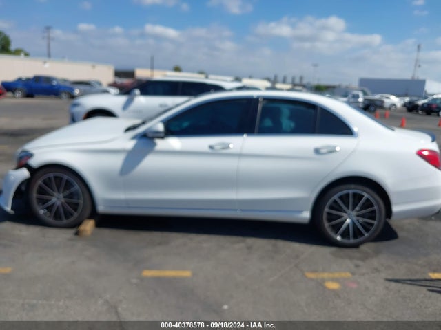 W1KWF8DB2MR613652 Mercedes-Benz C 300 Sedan