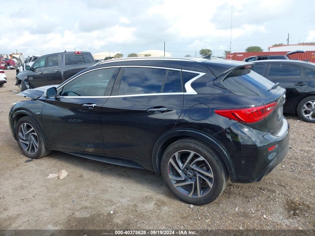 SJKCH5CP6JA043553 Infiniti Qx30 Premium