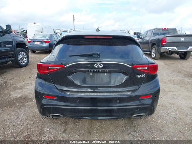 SJKCH5CP6JA043553 Infiniti Qx30 Premium