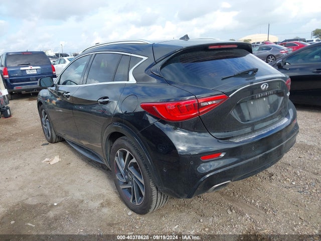 SJKCH5CP6JA043553 Infiniti Qx30 Premium