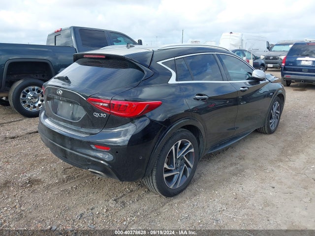 SJKCH5CP6JA043553 Infiniti Qx30 Premium