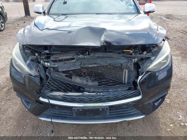 SJKCH5CP6JA043553 Infiniti Qx30 Premium