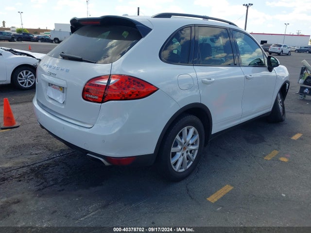 2013 PORSCHE CAYENNE WP1AA2A26DLA19572 Photo 3