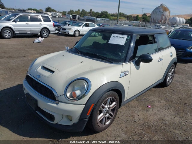 2011 MINI COOPER S WMWSV3C55BTY14937 Photo 1