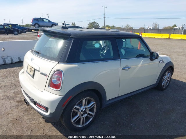 2011 MINI COOPER S WMWSV3C55BTY14937 Photo 3