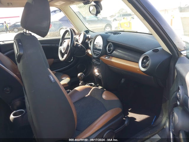 2011 MINI COOPER S WMWSV3C55BTY14937 Photo 4