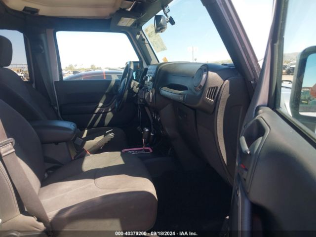 1C4BJWDG2HL684852 Jeep Wrangler Unlimited Sport 4x4