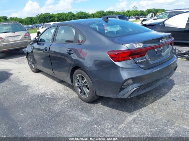 3KPF24AD2PE631153 KIA Forte Lxs