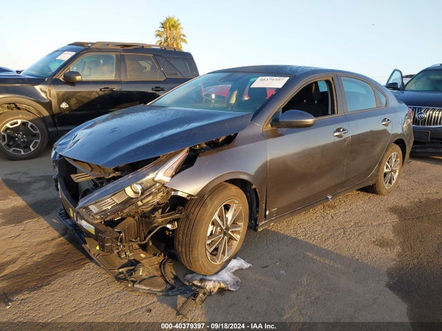 KIA Forte Lxs 2023 3KPF24AD5PE668942 Image 2