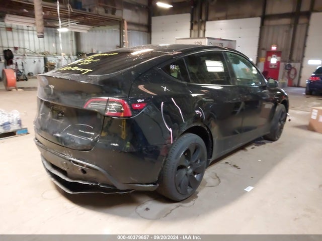 2023 TESLA MODEL Y 7SAYGDEE9PF858558 Photo 3