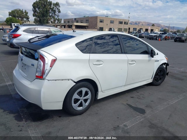 Toyota Prius Two 2015 JTDKN3DU9F0462879 Image 4